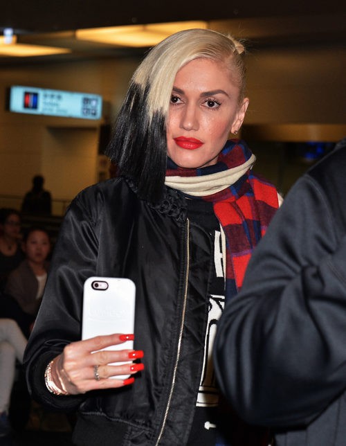 Gwen Stefani con un cabello de escoba