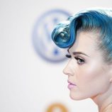 Katy Perry con peinado tupé y cabello azul