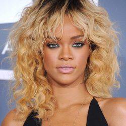 Rihanna en los premios Grammy 2012