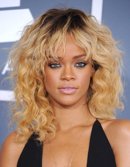 Rihanna en los premios Grammy 2012