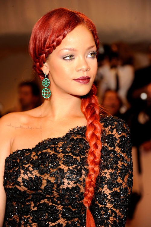 Rihanna en 'Alexander McQueen: Savage Beauty' Costume Institute Gala en 2011