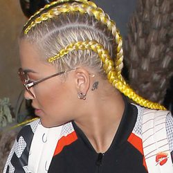 Rita Ora con boxer braids en Hollywood