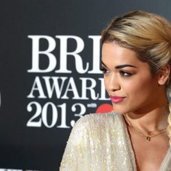 Rita Ora en los BRIT Awards 2013