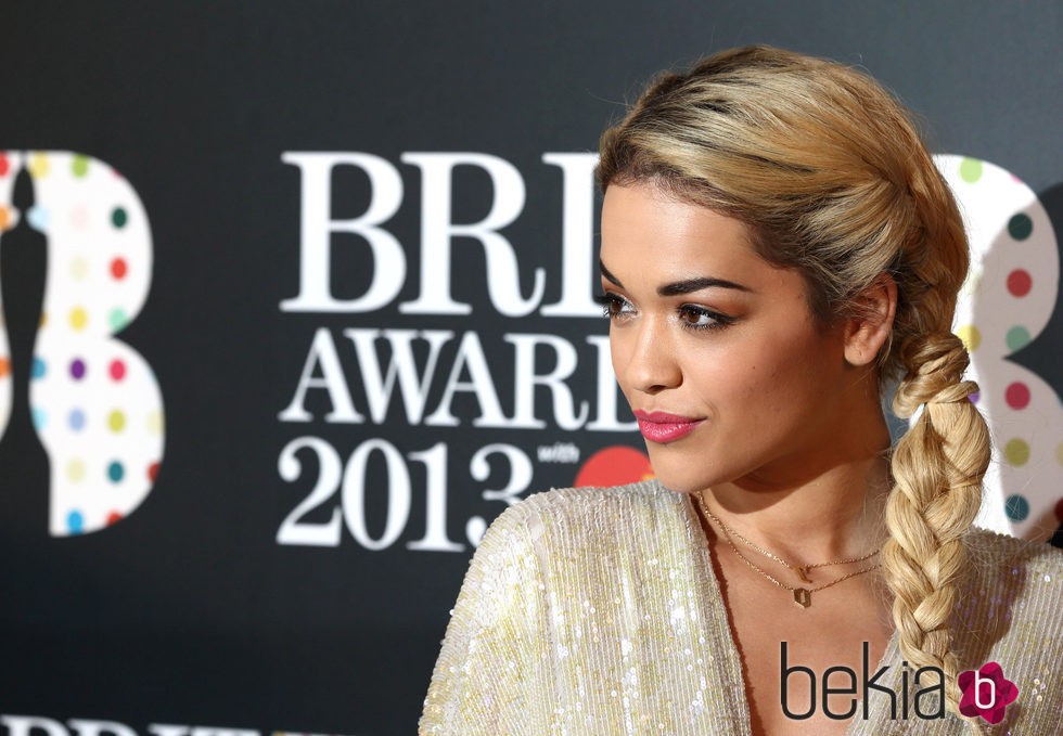 Rita Ora en los BRIT Awards 2013