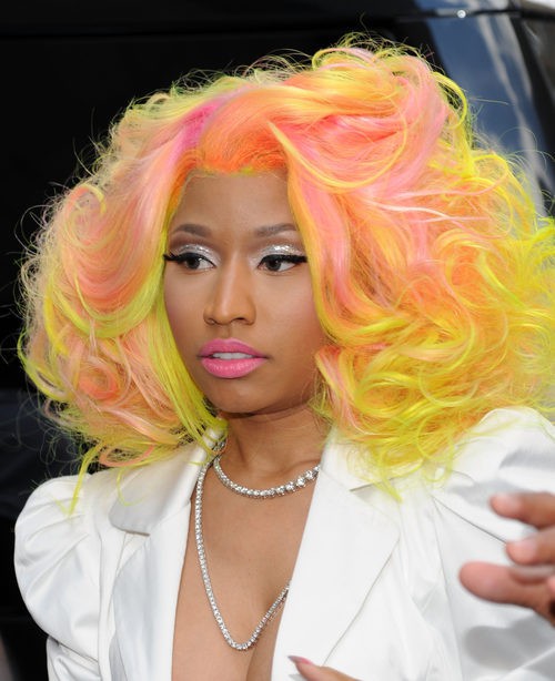 Nicki Minaj con pelo fluor en American Idol 2012