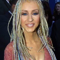 Christina Aguilera con trenzas de Whoopie Goldberg