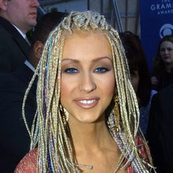 Christina Aguilera con trenzas de Whoopie Goldberg