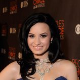 Demi Lovato con media melena en negro