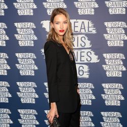Sasha Luss en la fiesta 'Blue Obssesion' de L'oréal Paris durante el Festival de Cannes 2016