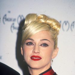 Madonna con un peinado en estilo oriental