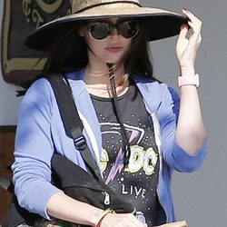 Megan Fox con un sombrero estilo coreano