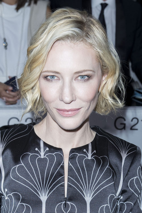 Cate Blanchett con un beauty look con iluminador