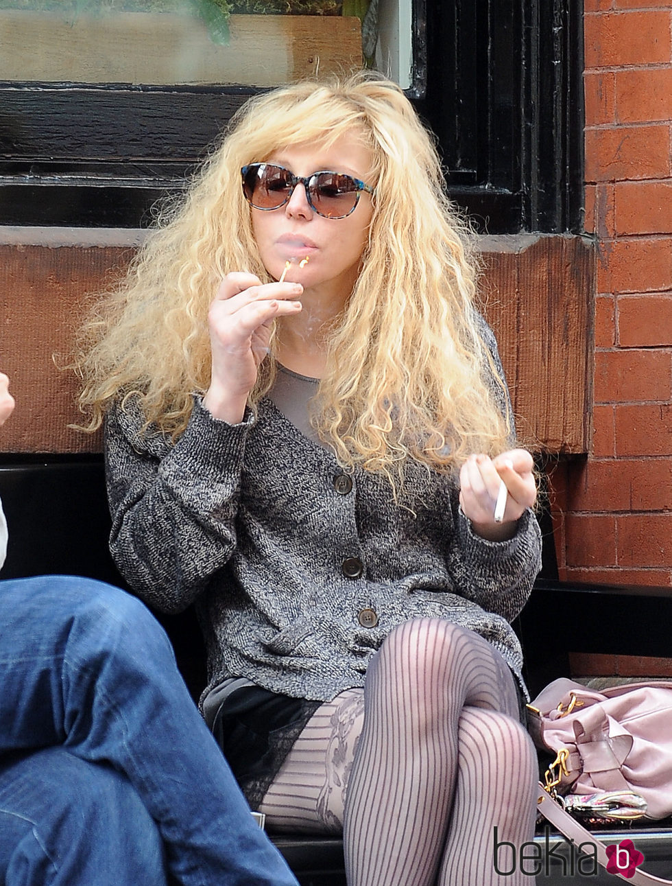 Courtney Love fumando en Soho