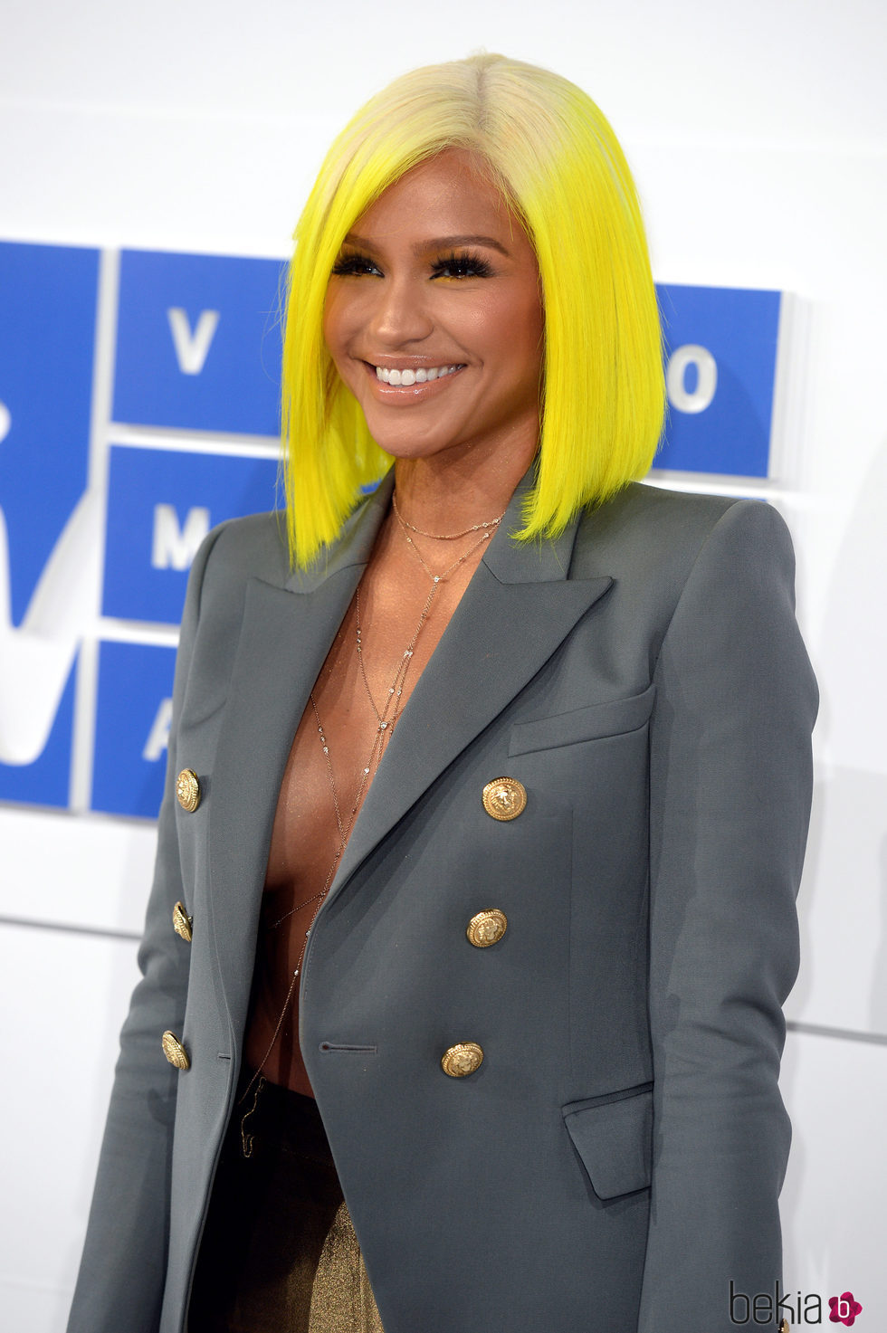 Cassie en los VMAs con el pelo amarillo