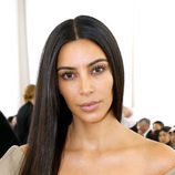 Kim Kardashian sin maquillaje en el defile de Balenciaga