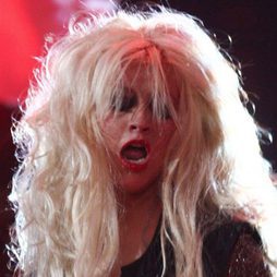 Christina Aguilera como una leona