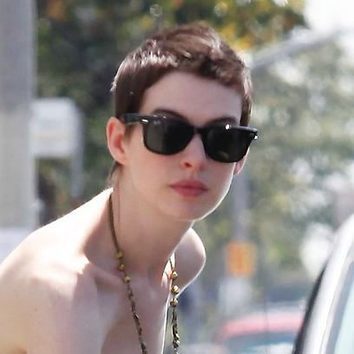 Anne Hathaway se corta el pelo