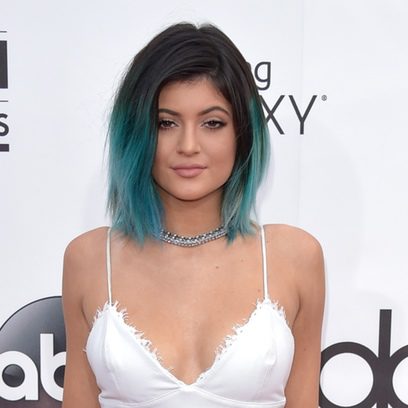 Kylie Jenner pone color a su cabello: mechas azules