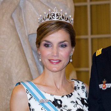 La Reina Letizia pone color a su mirada