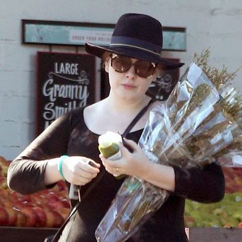 Sombrero y gafas de sol: Adele intenta camuflarse