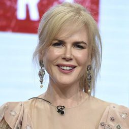 Nicole Kidman favorecida con recogido informal