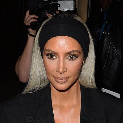 Kim Kardashian con un maquillaje de fiesta