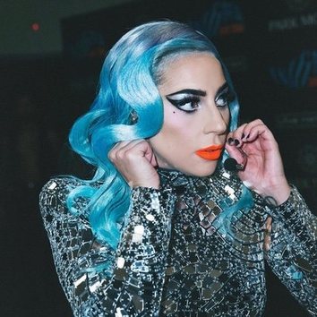 El azul pitufo de Lady Gaga