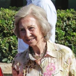 La Reina Sofía: 60 años de su icónico peinado
