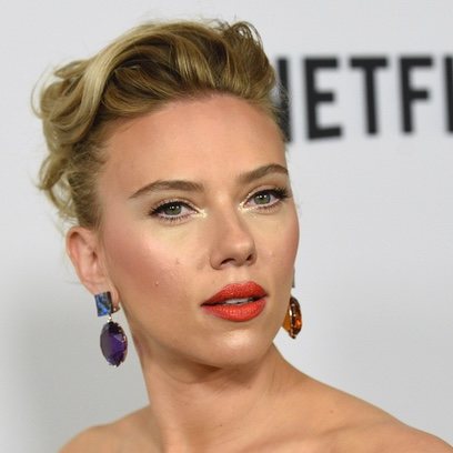 Scarlett Johansson y el maquillaje propio de una estrella de Hollywood