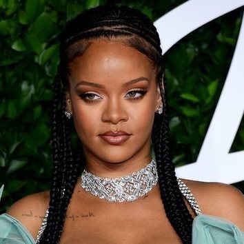 Trenzas y maquillaje, el beauty look más elegante de Rihanna