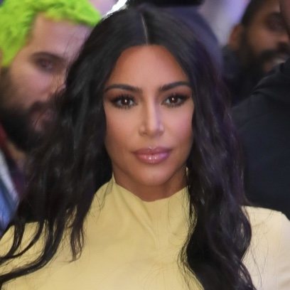 Kim Kardashian luce un contouring impecable